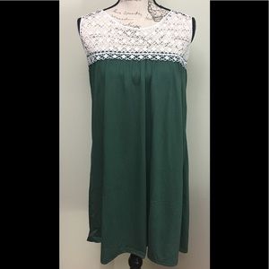 🌺🌺 Green and white lace tunic dress